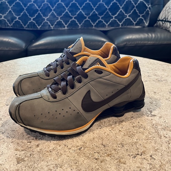 Men Nike Shox athletic shoes - Picture 8 of 8